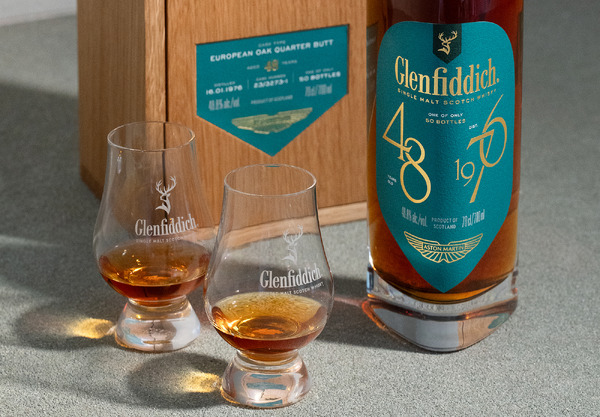 アストンマーティンとウイスキーの「グレンフィディック」が提携、世界