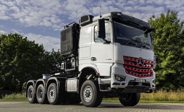 メルセデスベンツ、日本に大型特殊輸送車『アロクス』『アクトロス