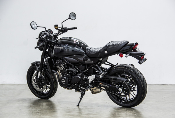 オールブラック仕上げのカワサキ『Z900RS』発売へ！「ブラックボール