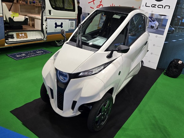 都市型小型EV『Lean3』量産仕様を初公開、「1品モノとは根本的に違う