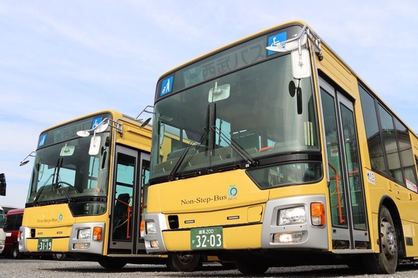 西武バスが「きいろいバス」を運行…新2000系“黄色い電車”をモチーフ 3