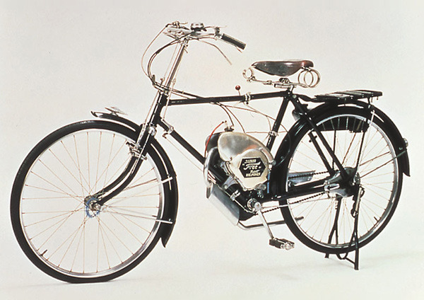 バイクを作り続けて50年」スズキ、特別限定スクーターを発売 
