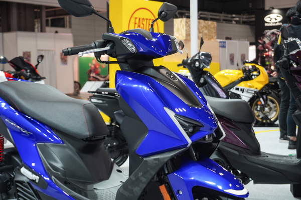 ヤマハのスクーターが今アツい！“稲妻デザイン”の新型『シグナスX