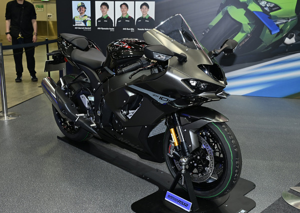 新世界生産年式年間2回限定商品キャンペーン中※最新在庫毎日更新 限定発売 新型レース専用】カワサキ(KAWASAKI)「ニンジャZX-10R」2026