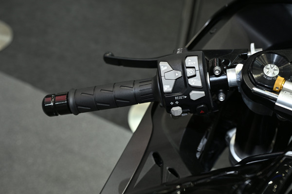 新型かっけぇ！」カワサキ『ZX-10R』が日本初公開、SNSでは「空力