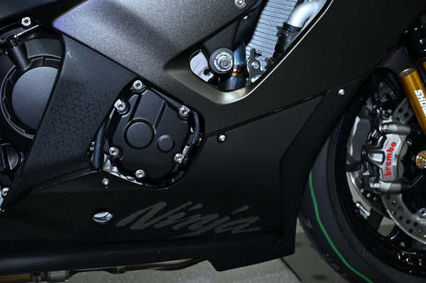 新型かっけぇ！」カワサキ『ZX-10R』が日本初公開、SNSでは「空力