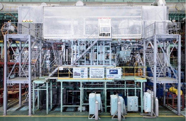 川崎重工、大型商船向け水素燃料エンジンの全筒混焼運転に成功…世界初