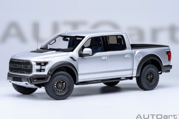 1/24 フォードピックアップトラック Michelin 450馬力の高性能ピックアップトラック、フォード ラプター F-150 自動車
