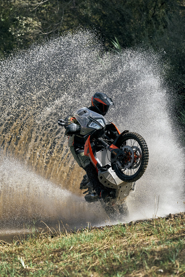 ミドルアドベンチャーの新定番、KTM『790 ADVENTURE』2026年モデル発売