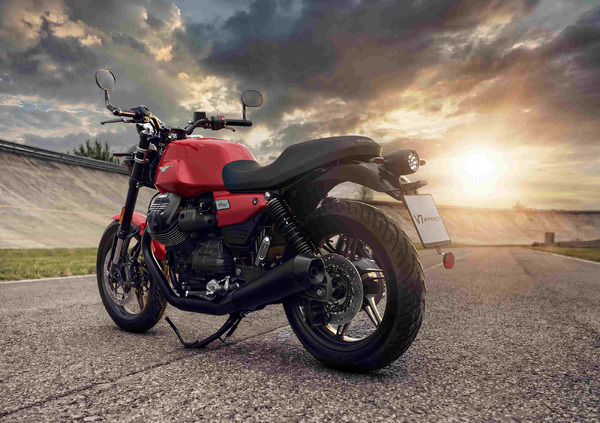 モト・グッツィ『V7』『V85TT』2026年モデルに新色追加、5月29日受注