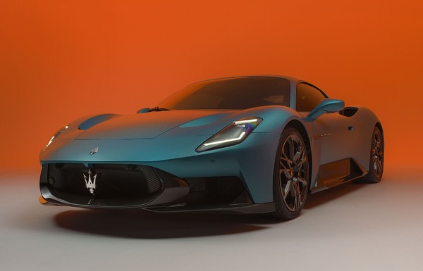 マセラティの新型スーパースポーツ『MCPURA』、ブリヂストン「ポテンザ