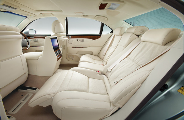 レクサス Ls ロング に おもてなし の新グレード レスポンス Response Jp