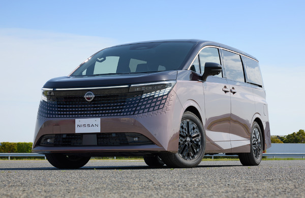 日産『エルグランド』正式発売、価格は689万7000円…16年ぶり刷新で