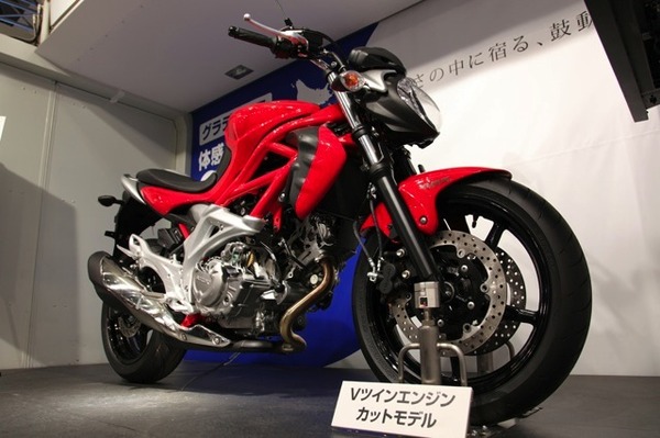 東京モーターサイクルショー10】スズキ、グラディウス の試乗会 4月 東京モーターサイクルショー10】スズキ、グラディウス の試乗会 4月