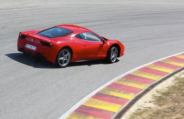 動画 フェラーリ 458イタリア 火災事故 レスポンス Response Jp