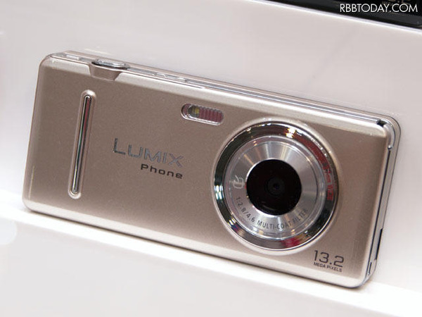 Panasonic LUMIX Phone 本体 CEATEC 10】パナソニック初のカメラブランド携帯「LUMIX Phone」公開