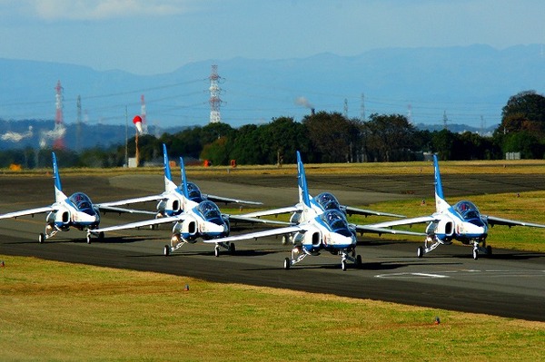 ブルーインパルス創立50周年、新技を披露？ 11月3日
