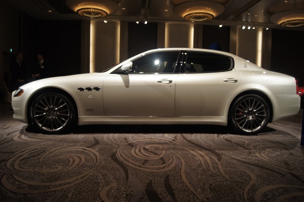 マセラティ 特注 限定品 ミニカー クワトロポルテ パール