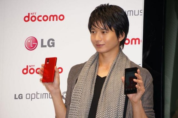 海パン姿の小島よしお登場に 向井理 どういう展開か分からない レスポンス Response Jp 海パン姿の小島よしお登場に 向井理 どういう展開か分からない レスポンス Response Jp