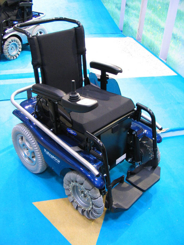 希少　電動車いす　パトラフォー　4WD / Patrafour 4WD電動車椅子「Patrafour」トヨタ自動車東日本 東京モーター
