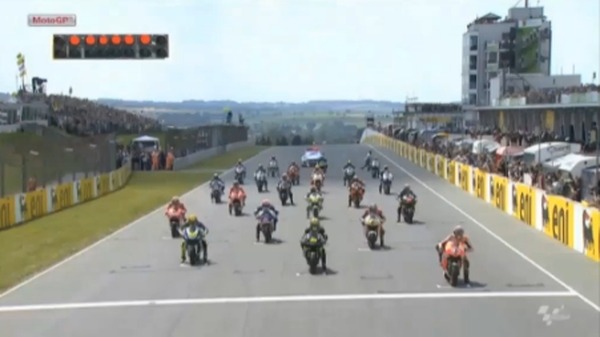 MotoGP 第8戦】マルケス、ロッシとの戦いを制し優勝［動画
