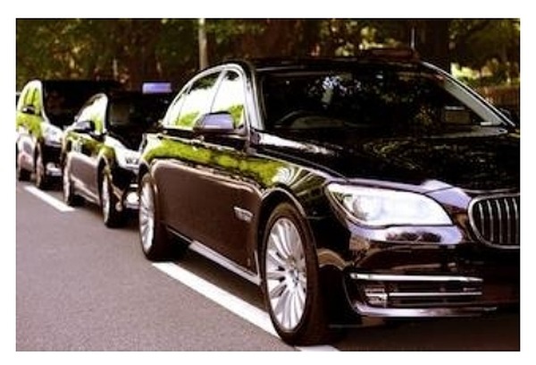 アプリでハイヤーが手配できる「Uber」が、タクシーの配車も可能に 