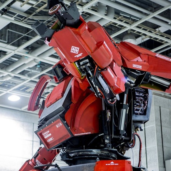 Amazon」で買える全長3.8mのロボット…価格は1億2000万円ナリ