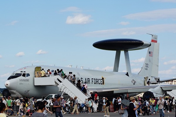 オスプレイも登場 恒例の横田基地日米友好祭 機内見学に長蛇の列 7枚目の写真 画像 レスポンス Response Jp オスプレイも登場 恒例の横田基地日米友好祭 機内見学に長蛇の列 7枚目の写真 画像 レスポンス Response Jp