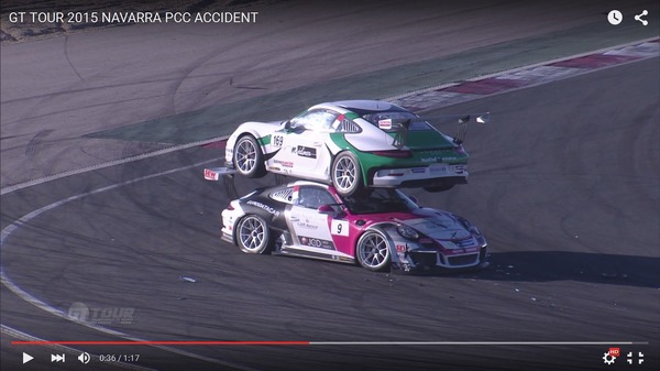 まさかの亀の子状態…ポルシェ 911、クラッシュの瞬間［動画］ 1枚目の