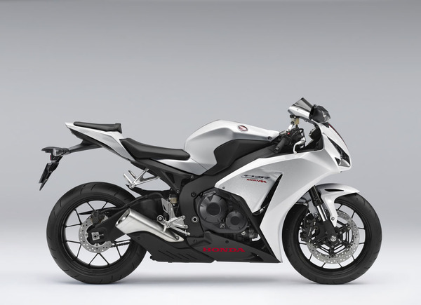 草*宮様 sc59 左サイドカウル　トリコロールカラー CBR1000RR ホワ ホンダ CBR1000RR、トリコロールカラーを一部変更…新色マットブラック