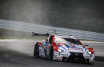 【SUPER GT 第6戦】大荒れのオートポリス戦、GT500クラス優勝はSARDチームのコバライネン&中山雄一…レクサス勢5連勝 画像