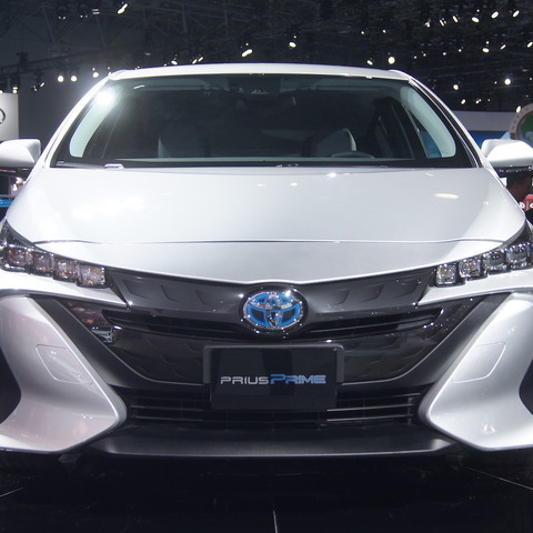 【ニューヨークモーターショー16】プリウス PHV 新型、新技術を取り入れてさらにモダンなデザインに 画像