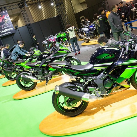 【東京モーターサイクルショー16 動画】カワサキ、世界王者「ZX-10R」を讃えるKRTカラー先行投入 画像
