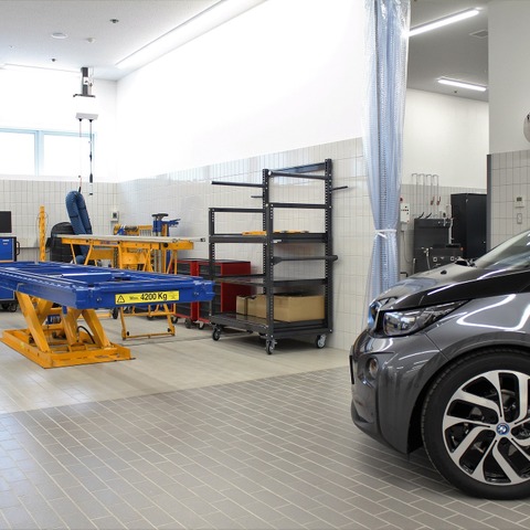 BMW、カーボンフレームとアルミボディ修理に対応したサービスセンター開設…国内唯一 画像