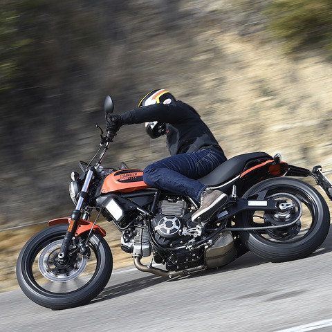 【ドゥカティ スクランブラー SIXTY2 試乗】扱いやすさのなかにスポーティさがしっかり…青木タカオ 画像