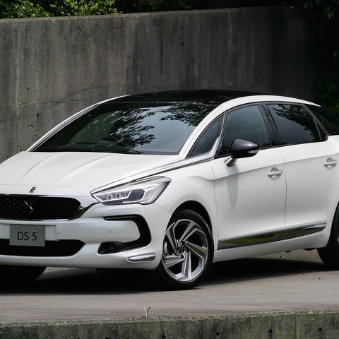【DS 5 試乗】デザインはアバンギャルドの面目躍如…中村孝仁 画像