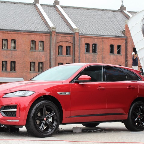 【ジャガー F-PACE】走り去っていく姿にジャガーらしさ感じさせる 画像
