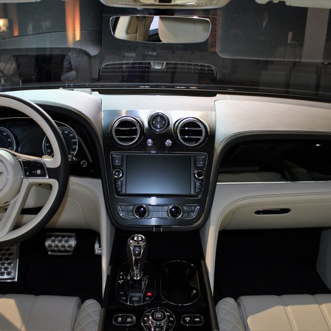 【ベントレー ベンテイガ】時計作りのレベルにまで達するクロームへのこだわり 画像