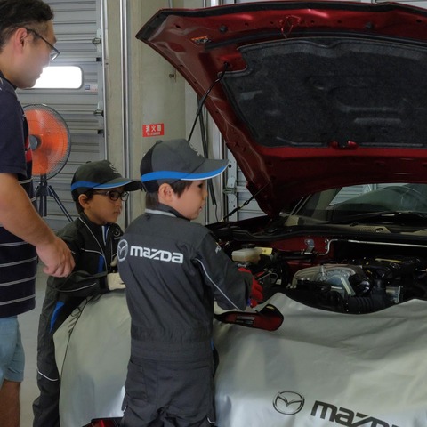 マツダ職業体験で「未来のエンジニアたち」に笑顔 画像