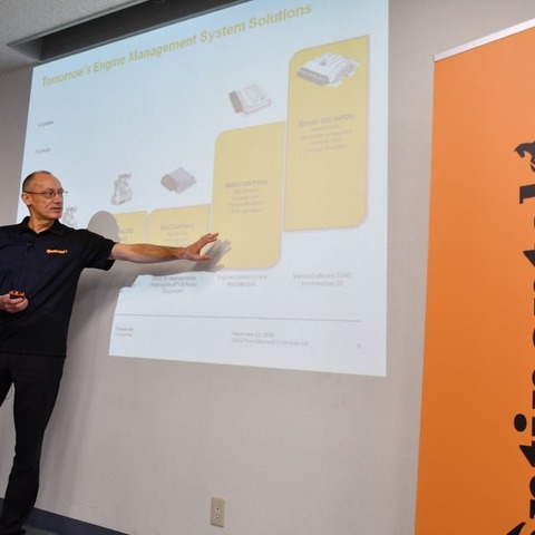 【コンチネンタル技術説明会】タイヤだけではない…テストコースでバイク向け製品を紹介 画像