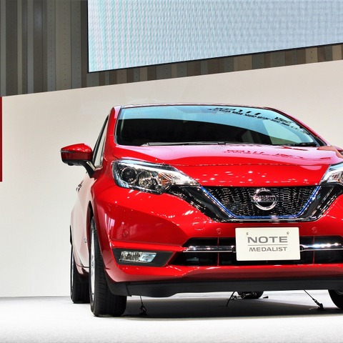 【日産 ノートe-POWER】Vモーショングリルはこれまでの流れから生まれた 画像