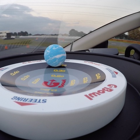 「0.4G」運転でモテ度アップ？　新型 アクセラ でGを制する 画像