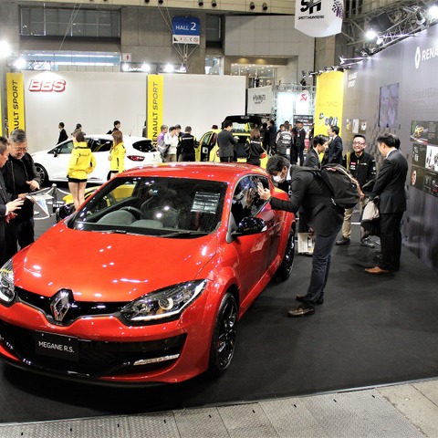 【東京オートサロン2017】スポーツの部分をアピールする大事な場所…ルノー・ジャポン大極社長 画像