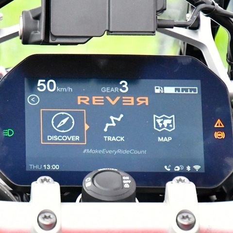 【独ボッシュ二輪技術説明会】スマートフォンと接続し、メーター画面上でアプリを操作 画像