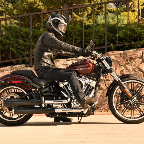 【ハーレー ソフテイル ブレイクアウト 試乗】曲がりにくい車体も許せてしまう心地よさ…青木タカオ 画像