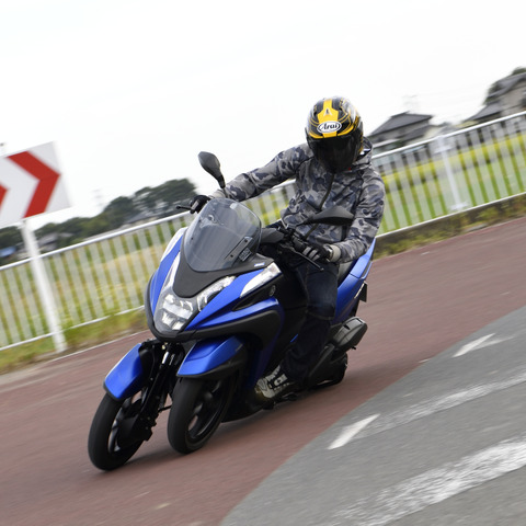 【ヤマハ トリシティ155 試乗】その感覚はまさに「転ばないバイク」…青木タカオ 画像