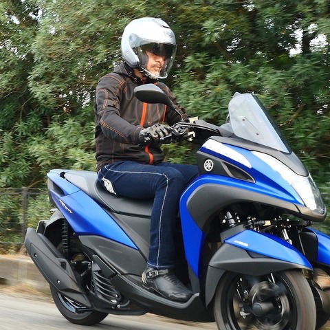 【ヤマハ トリシティ155 試乗】「バイクは転びそうで怖い、でも風を切りたい」という人に…佐川健太郎 画像