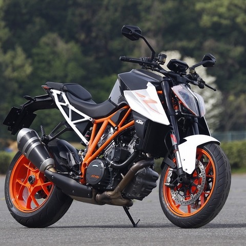 【KTM スーパーDUKE R＆GT 試乗】ダカール由来のモンスターに2つの個性…佐川健太郎 画像