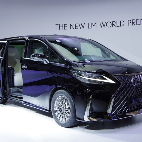 レクサス初のミニバン『LM300h』を動画で見る…気になるゴージャスな内装は 画像