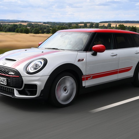 【MINI クラブマン JCW 新型試乗】ある程度積めて走りを楽しめる、このクルマの真骨頂…九島辰也 画像